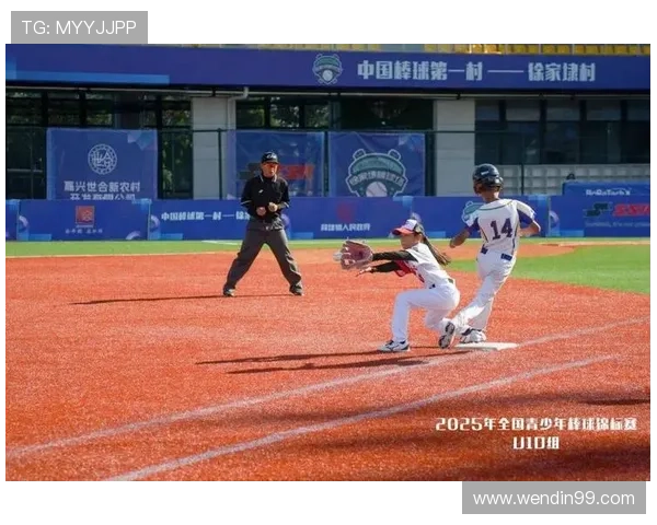 棒球直播：热血赛场实时对决，全垒打瞬间激情呈现